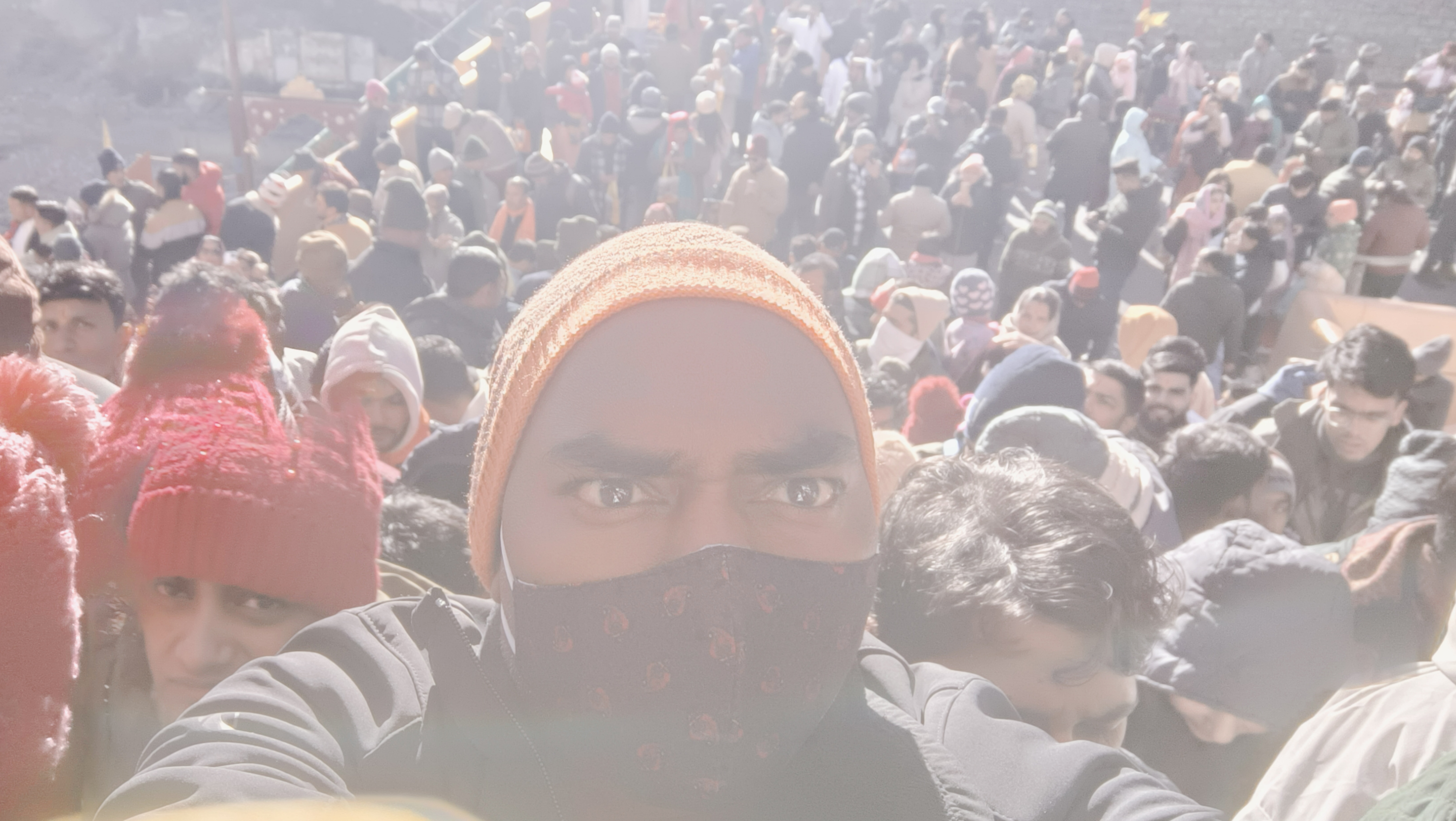 बद्रीनाथ दर्शन के समय श्रद्धालुओं की भीड़